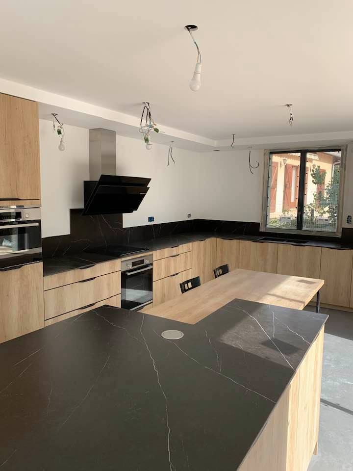 Finitions brillantes cuisine sur mesure DJIN Medium - Appartement Lyon 8 - Cuisiniste qualité prix Lyon