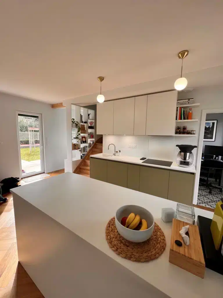 Cuisine équipée maison neuve plan de travail blanc - Cuisiniste sur mesure Lyon Caluire